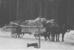 Pferdewagen mit einheimischen Holzwaren (ca. um 1900)